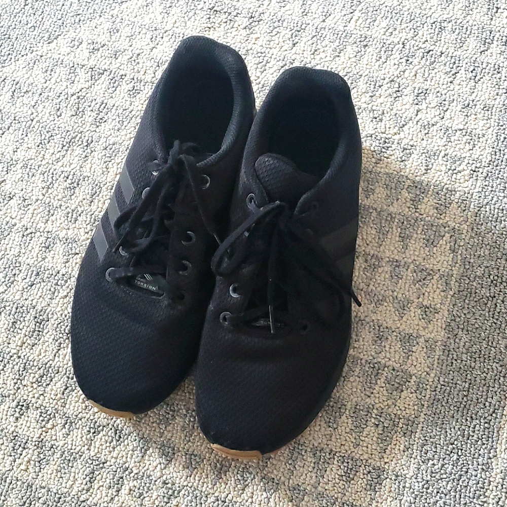 Adidas Torsion Volleyball Shoes - size 7